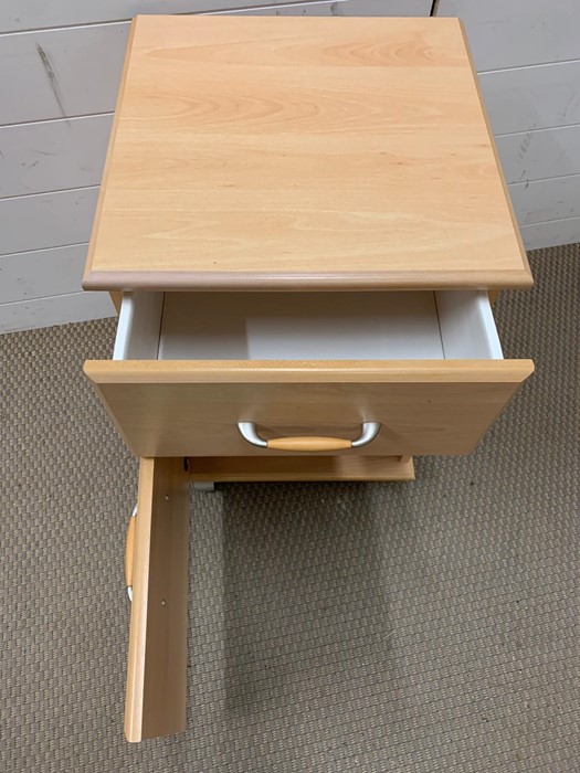 A single bedside cabinet with drawer and cupboard under (H65cm W43cm D42cm) - Image 4 of 4