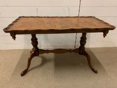 A coffee table with pie crust edge on down swept legs (H51cm W89cm D45cm)