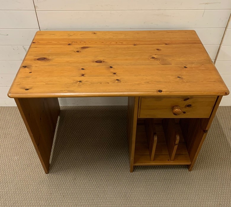 A pine work desk (H75cm W102cm D60cm) - Image 2 of 3