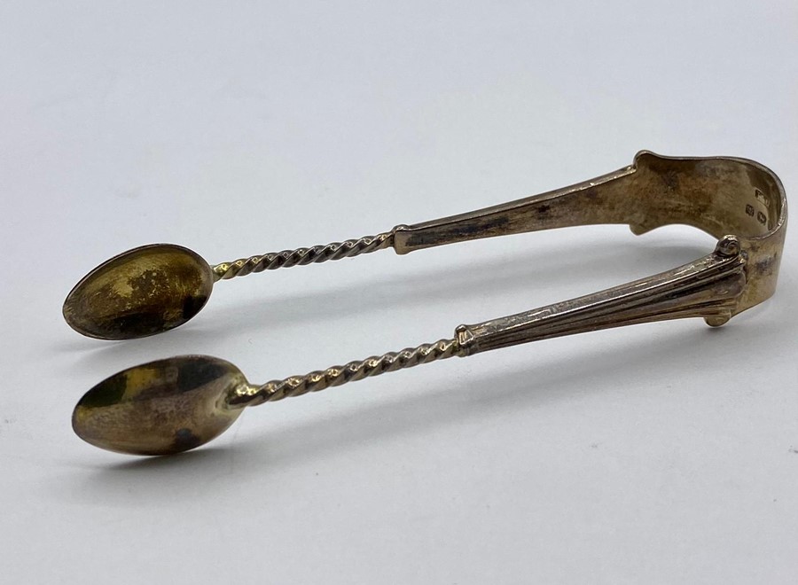 A Boxed set of silver teaspoons with sugar nips, makers mark William Devenport, dated Birmingham - Image 5 of 7