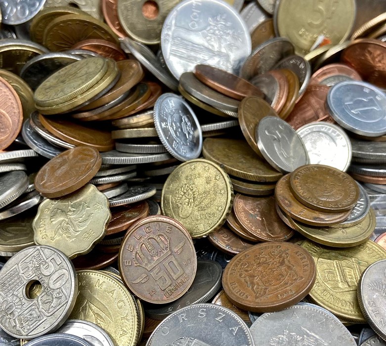 A large quantity of foreign coins (about three kilos) - Image 5 of 6