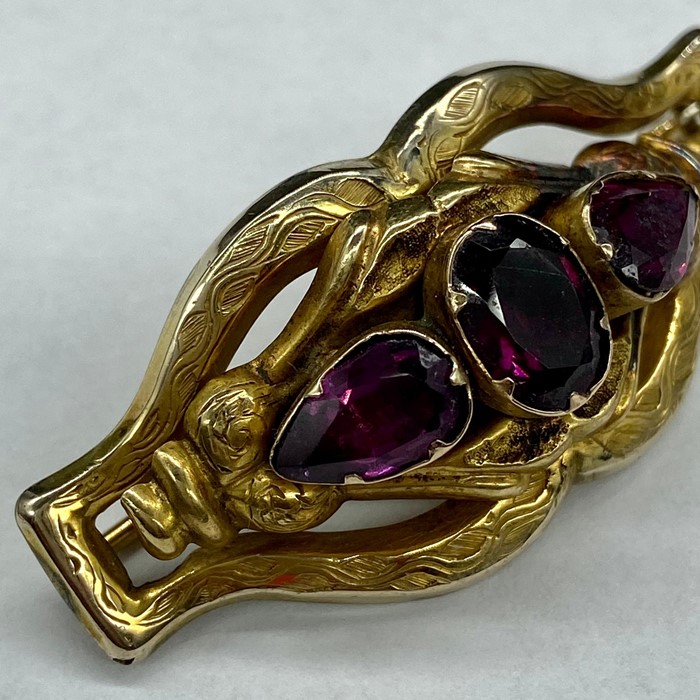 An untested three stone brooch. - Image 3 of 4