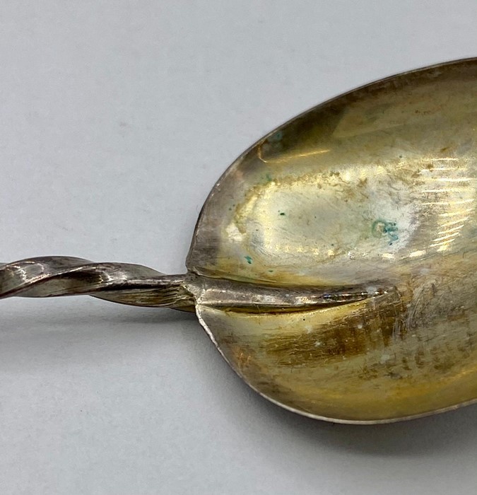 A Boxed set of silver teaspoons with sugar nips, makers mark William Devenport, dated Birmingham - Image 2 of 7