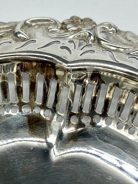 A silver pierced bowl by William Hutton & Sons Ltd, dated London 1905. - Image 2 of 6