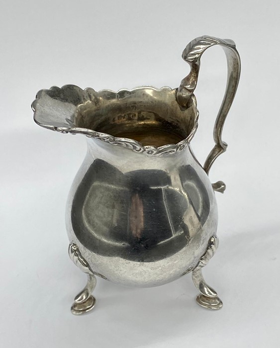 A Silver milk jug (Birmingham) and sugar bowl (Chester) hallmarked. - Image 2 of 5