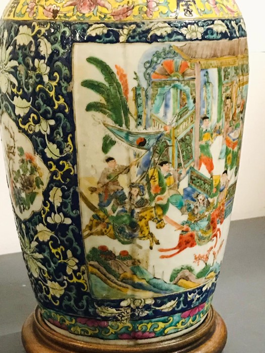 A large vase of slightly ribbed baluster form and folded rim with 'Famille verte' enamelled - Image 9 of 9