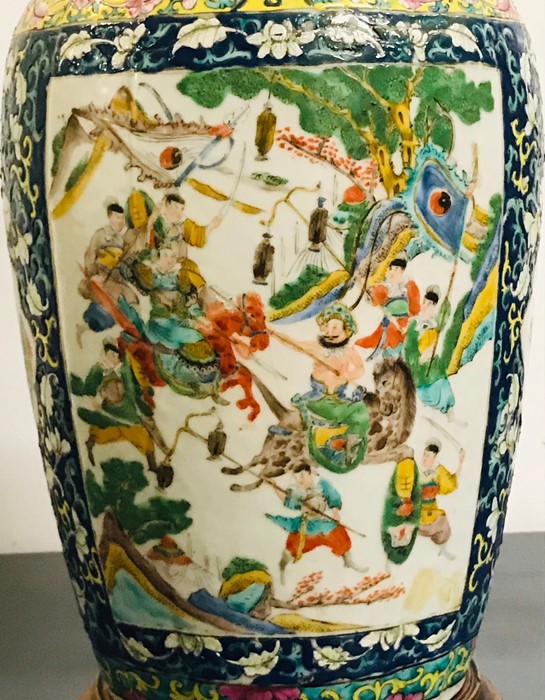 A large vase of slightly ribbed baluster form and folded rim with 'Famille verte' enamelled - Image 2 of 9