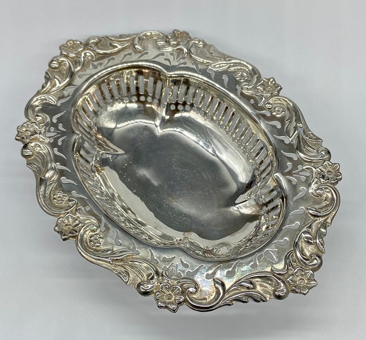 A silver pierced bowl by William Hutton & Sons Ltd, dated London 1905.