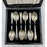 A Boxed set of Silver teaspoons, by OW & S hallmarked for Sheffield 1927