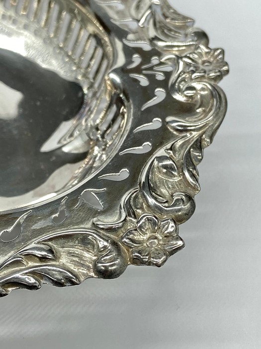 A silver pierced bowl by William Hutton & Sons Ltd, dated London 1905. - Image 3 of 6