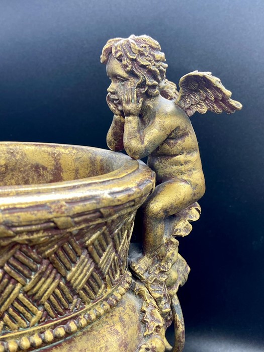 A gilt decorative modern urn with sitting angel cherubs to sides - Image 2 of 4