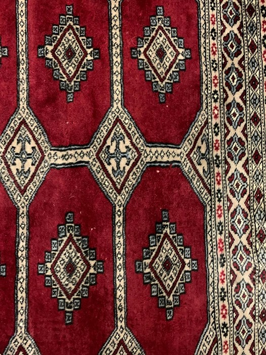 A Pakistan wool rug (130cm x 175cm) - Image 5 of 6