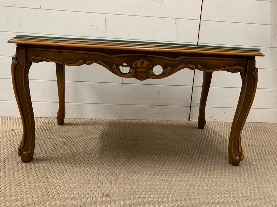 A glass topped coffee table with carved detail to legs (86cm x 55cm x 44cm) - Image 3 of 3