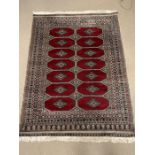 A Pakistan wool rug (130cm x 175cm)