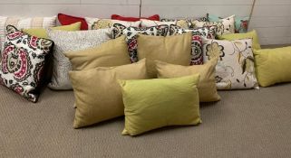 A selection of various scatter cushions. approx 21