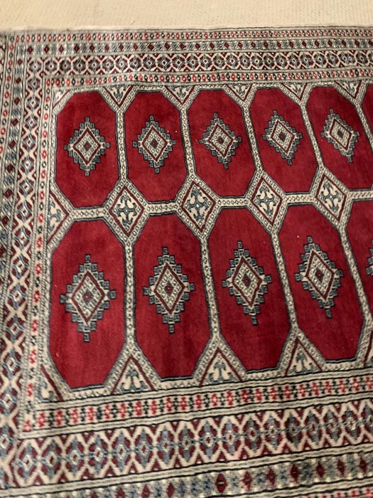 A Pakistan wool rug (130cm x 175cm) - Image 3 of 6