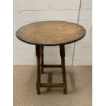 An oak circular table (H78cm Dia60cm)