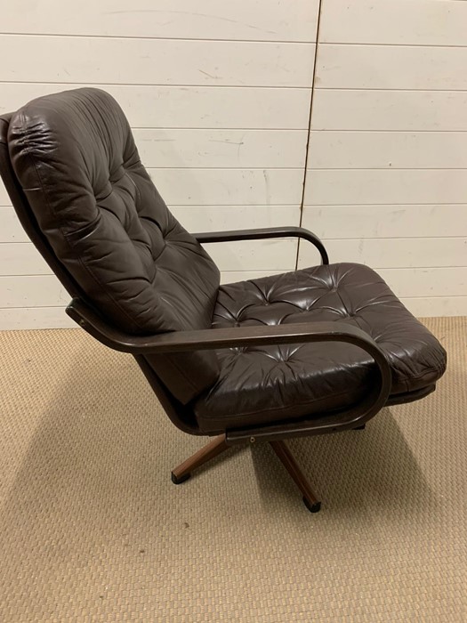 A Mid Century leather swirl chair - Image 3 of 4