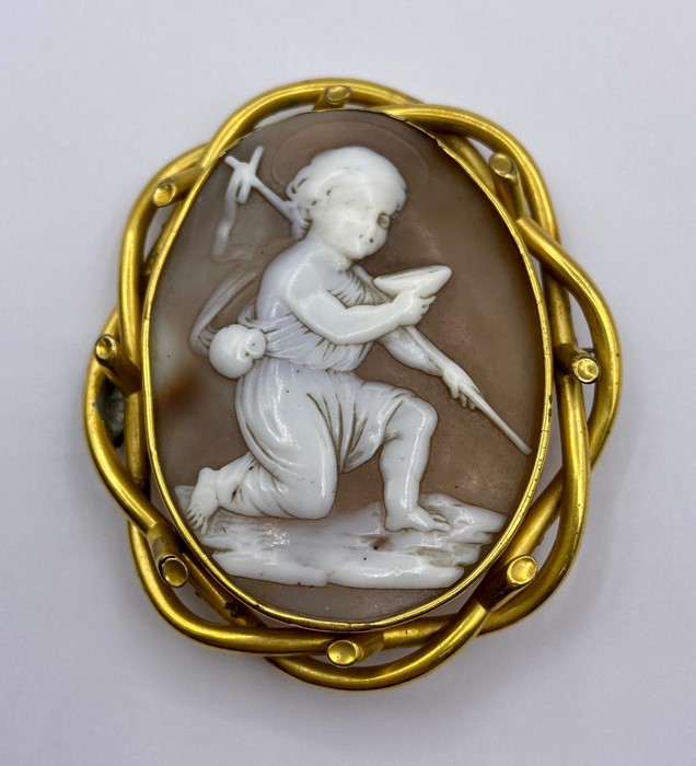 A Pinchbeck Cameo brooch