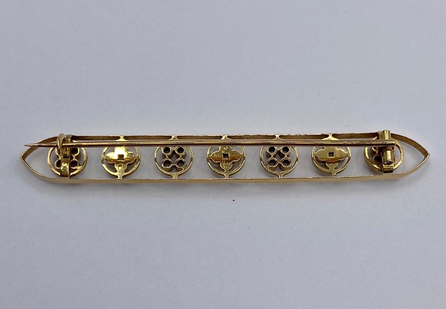 A Gold Bar brooch with seed pearls and sapphires. 6cm L - Image 9 of 10