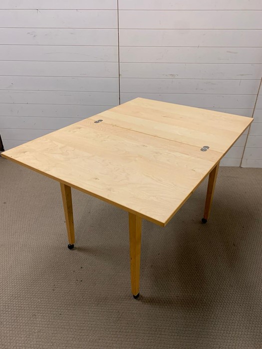 A pine fold out kitchen table - Image 4 of 5