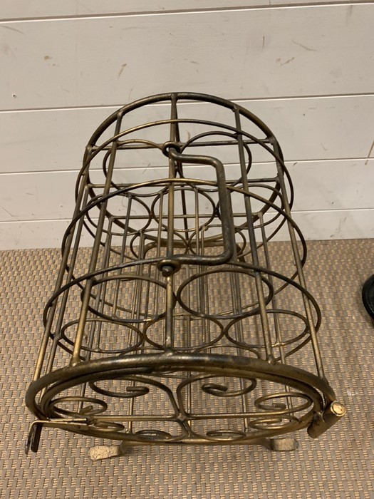 Six bottle wire rack with carry handle to top - Image 2 of 2