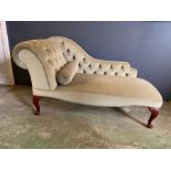 A green button back chaise lounge (H70cm W134cm)