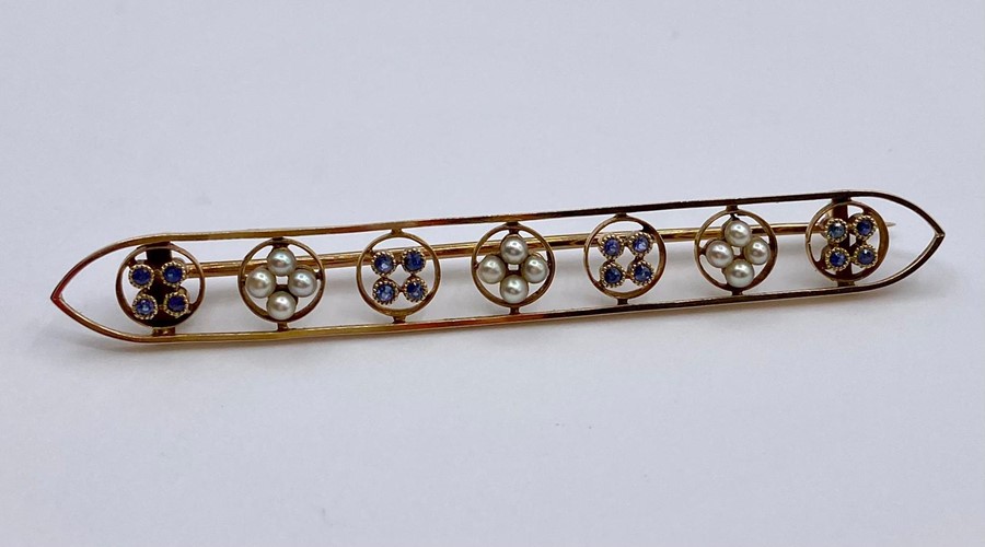A Gold Bar brooch with seed pearls and sapphires. 6cm L - Image 2 of 10