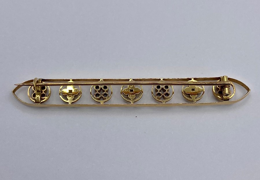 A Gold Bar brooch with seed pearls and sapphires. 6cm L - Image 4 of 10