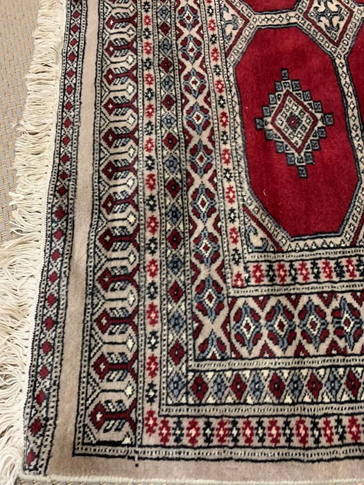 A Pakistan wool rug (130cm x 175cm) - Image 2 of 6