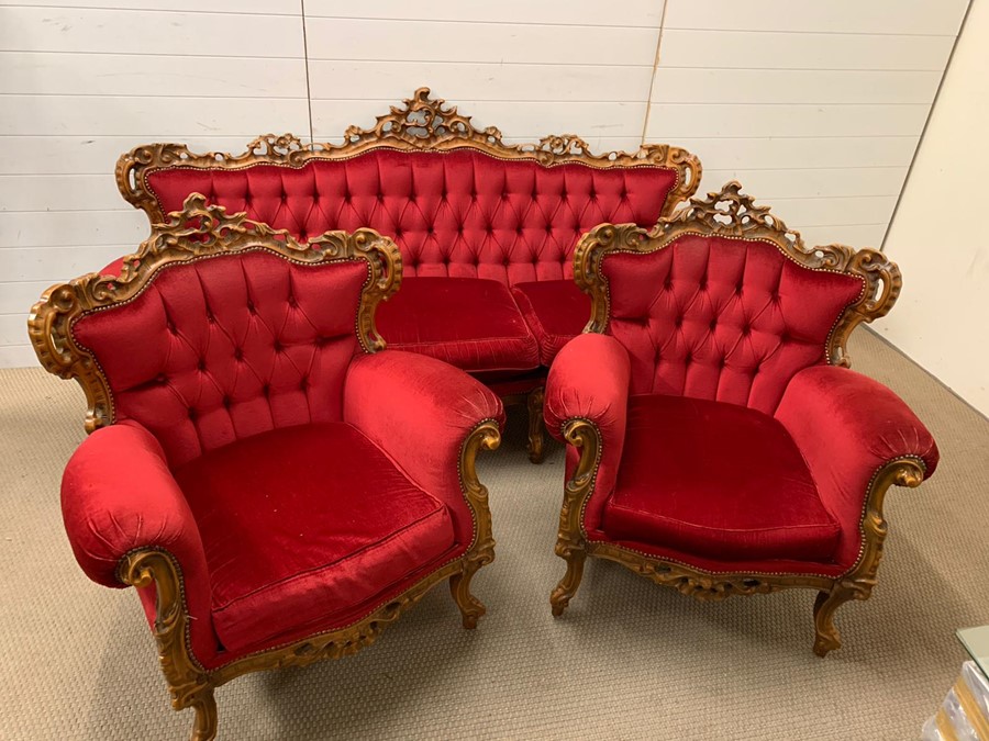 A three piece carved salon suite in red, button back - Image 2 of 6