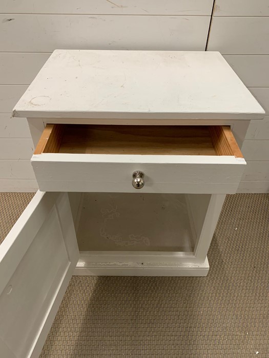 A white bedside unit with drawer and cupboard AF (no back) (H76cm W61cm D48cm) - Image 3 of 3
