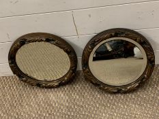 A pair of small round gilt mirrors (Dia27cm)