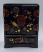 A Japanese lacquered jewellery box