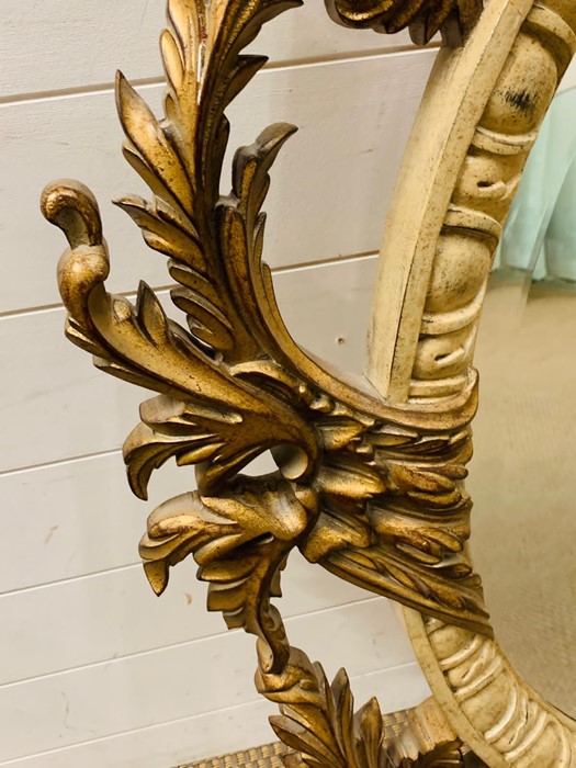 A 20th century giltwood oval mirror with floral carving - Image 5 of 7
