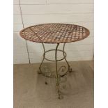 A metal bistro table (H117cm Dia75cm)