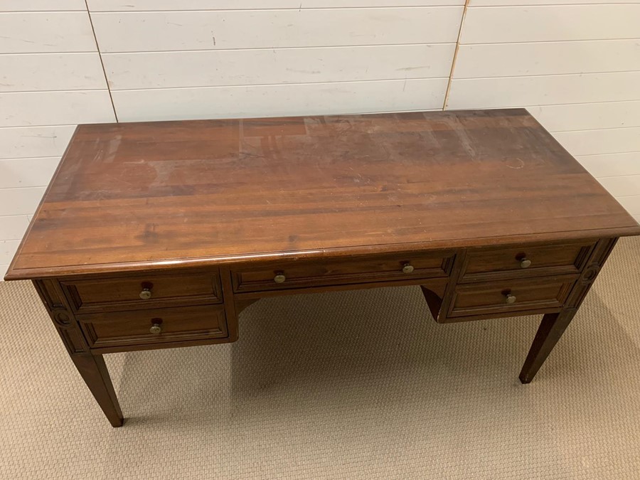 A mahogany knee hole desk with drawers to side and centre - Image 6 of 7