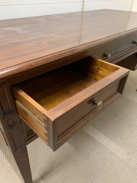 A mahogany knee hole desk with drawers to side and centre - Image 5 of 7