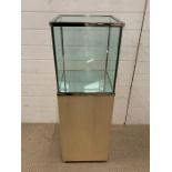 A modern glass display plinth (H110cm Sq37cm)