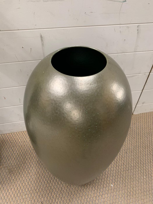 A tall contemporary vase AF (H64cm) - Image 3 of 4