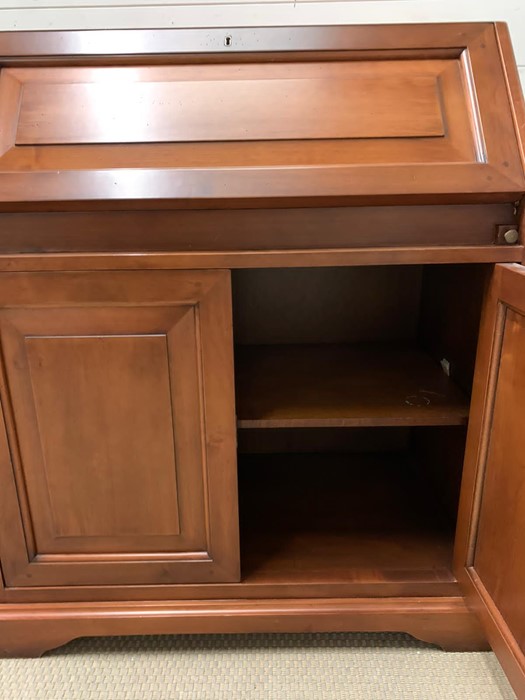 A bureau, fall front opening to reveal pigeon holes and drawers (H101cm W85cm D45cm) - Image 5 of 5