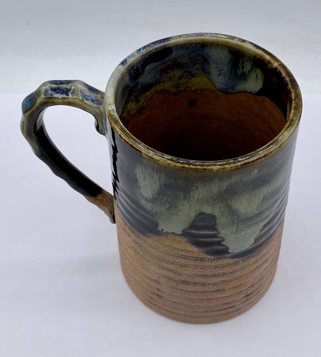 An Oriental studio mug depicting a man. - Image 2 of 4