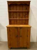 An antique pine dresser (H193cm W97cm D44cm)