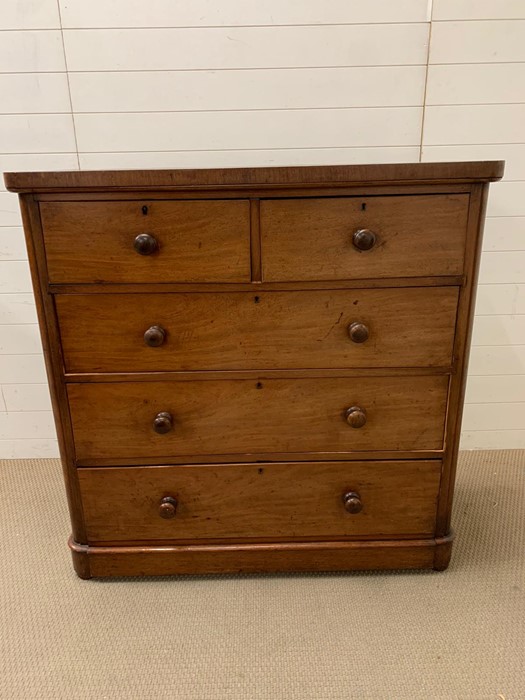 A mahogany two over three chest of drawers (H120cm W120cm D50cm)