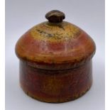 An old INDIAN wooden spice box (total height: 9.5cm; diameter: 11cm).