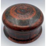 An old INDIAN wooden spice box (total height: 9cm; diameter: 15cm).