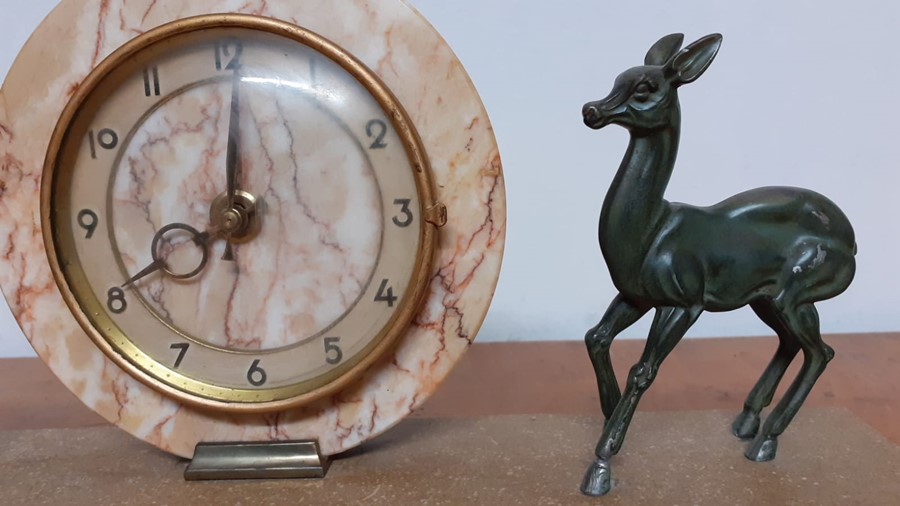 An Art Deco mantel clock, mounted with two deer's, the dial with Arabic numerals, (restauration), ( - Image 3 of 4