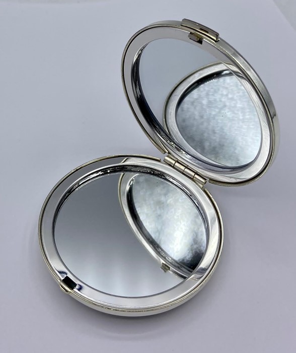 A Links compact mirror, as new. - Image 3 of 4