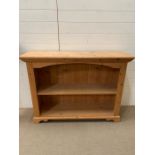 A pine bookcase (H90cm W122cm D36cm)