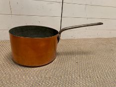 A large copper saucepan (Dia28cm)
